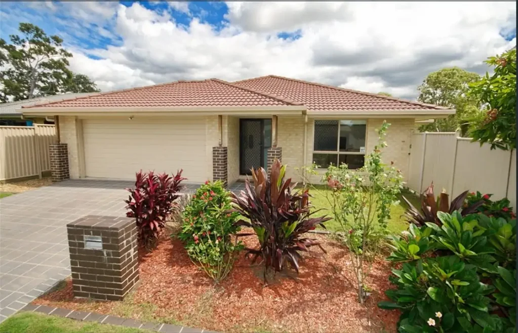 BEAUTIFUL, NEAT AND TIDY LOW SET FAMILY HOME