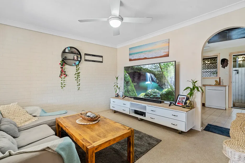 Cleveland 2 Bedroom Carefree Living - Large Terrace - Double Carport - Walk to Water!