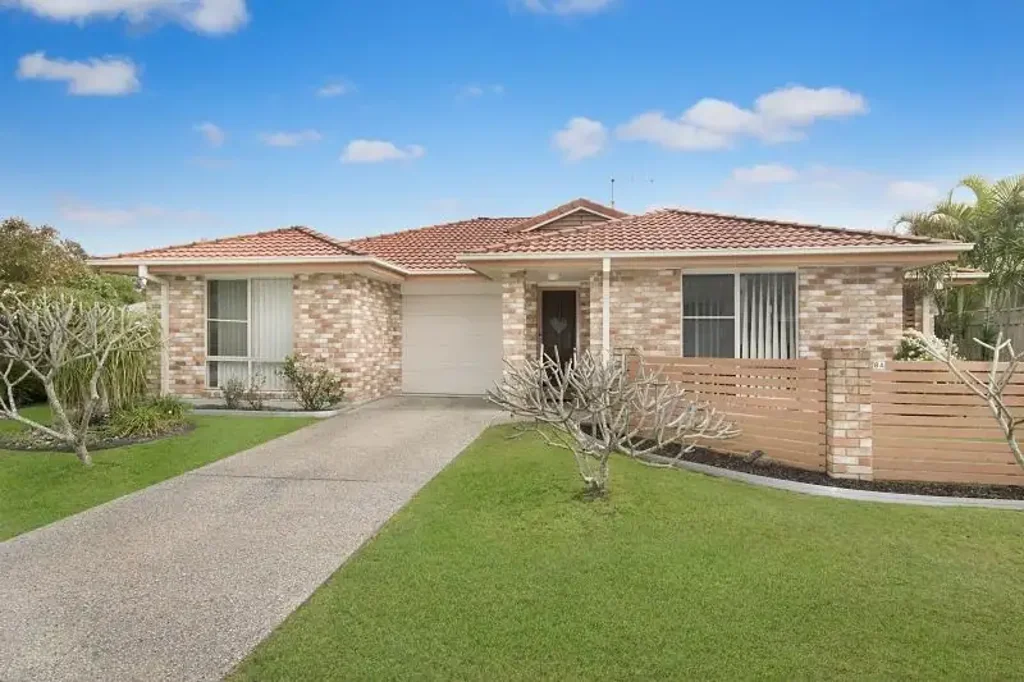 WALKING DISTANCE TO TOWN