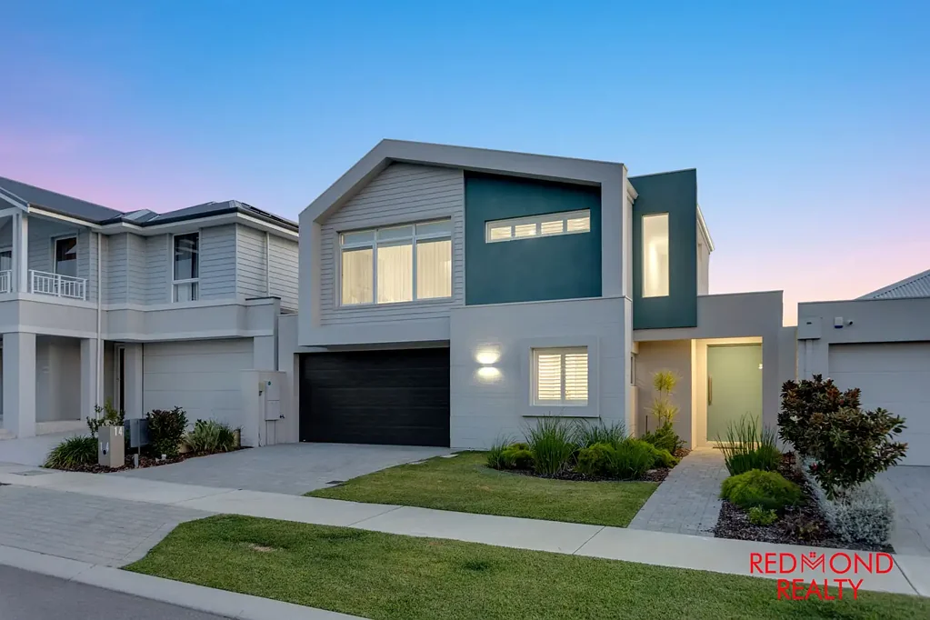 Display Home Luxury by the Ocean – Fully Furnished Coastal Masterpiece!