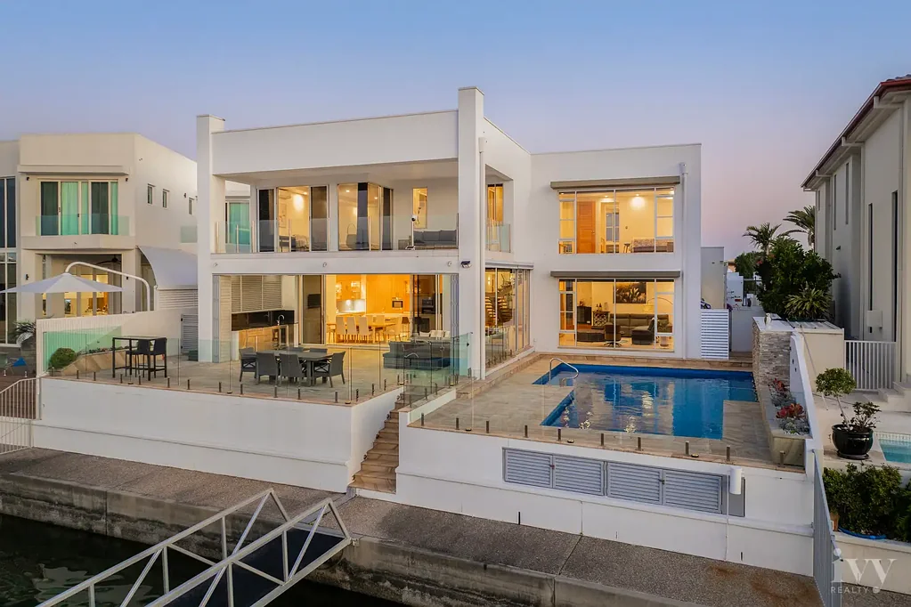 Paradise Point 5chambre North Facing Contemporary Lifestyle Residence
