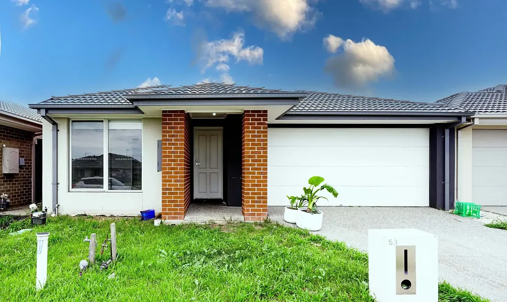Walking distance to Train Station, Separate Study
