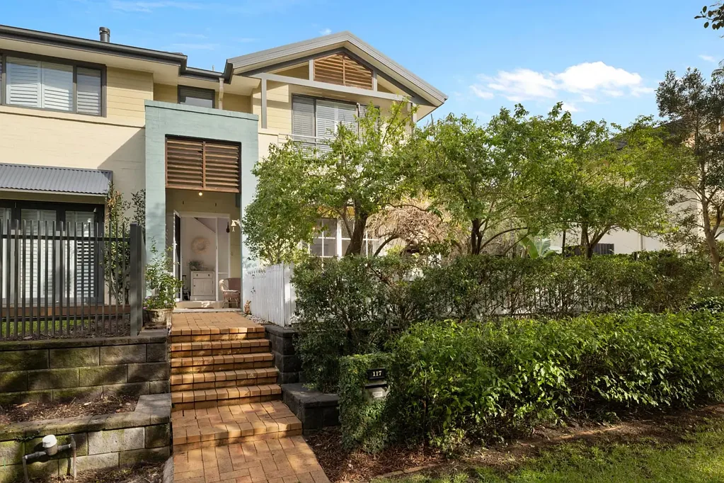 Warriewood 3chambre Effortless Torrens Title Living with Space, Style & Privacy