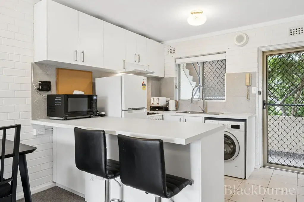 Furnished and Equipped Apartment in Prime Claremont Location