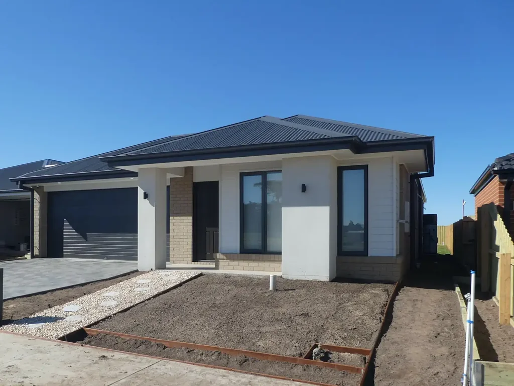 MODERN, ENERGY-EFFICIENT FAMILY HOME
