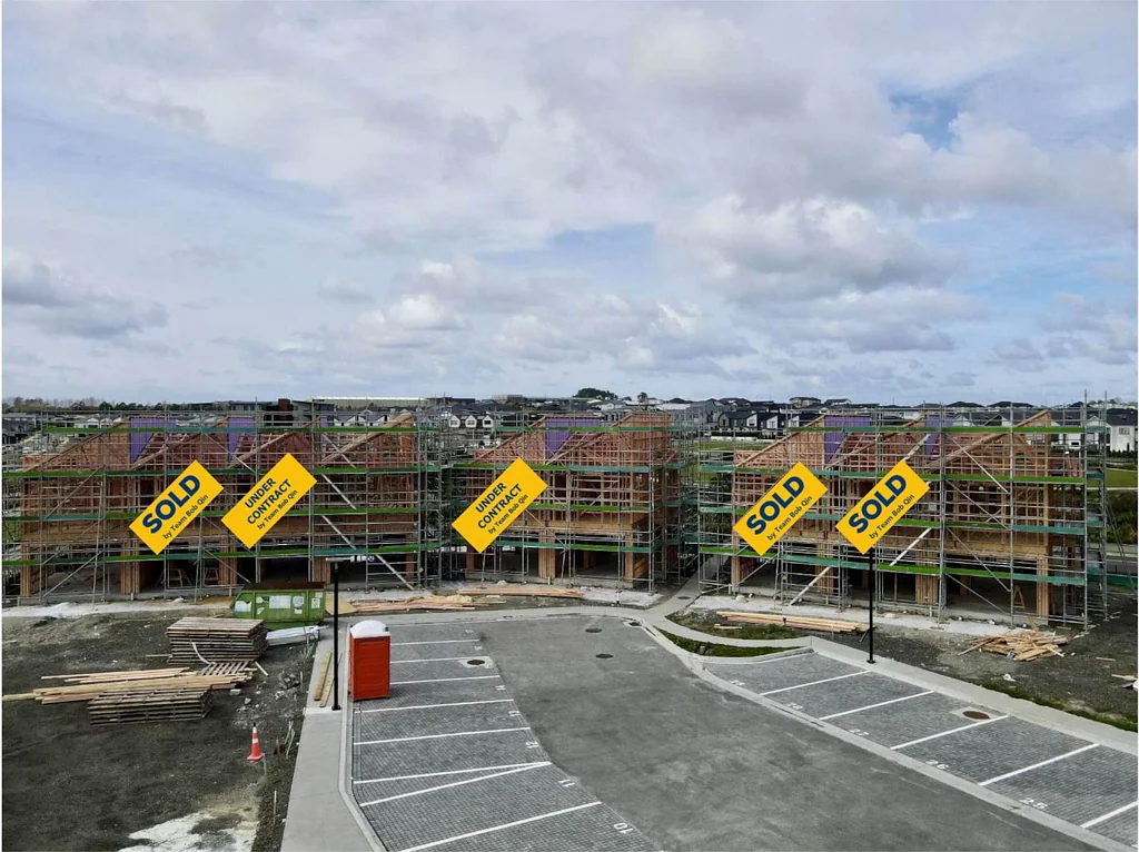 Milldale 2Moenga Modern Townhouse with Reserve Outlook