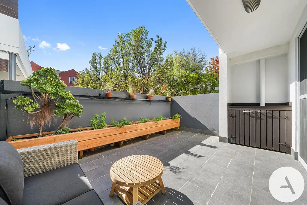 O'Connor 2ห้องนอน 119 m2 Ground-Level Ease with Sunlit Courtyard Calm - Move-In Ready!