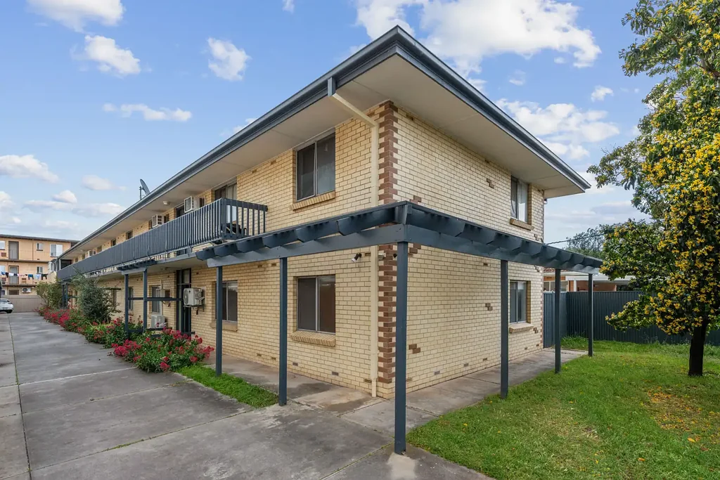 Brooklyn Park 2Zimmer Modern Ground Floor Unit – Investors Delight