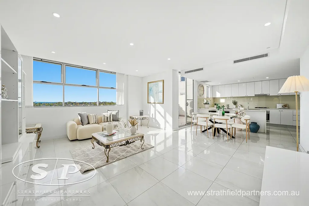 Strathfield 3Kwarto Luxurious Penthouse Living with Panoramic District Views