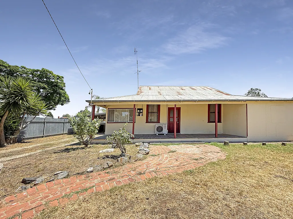 Finley 4Moenga Beautifully Updated Family Home on a Generous Block