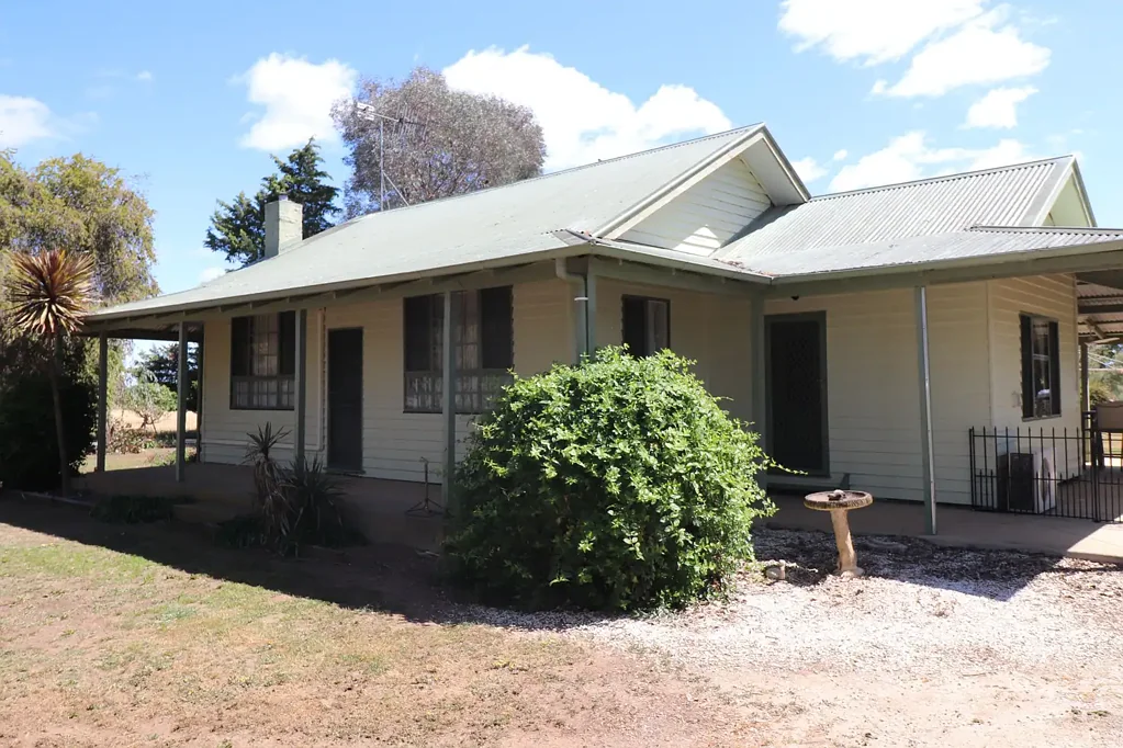 Kyabram Lifestyle Property with Business Potential - 2.26ha (5.58 acres)
