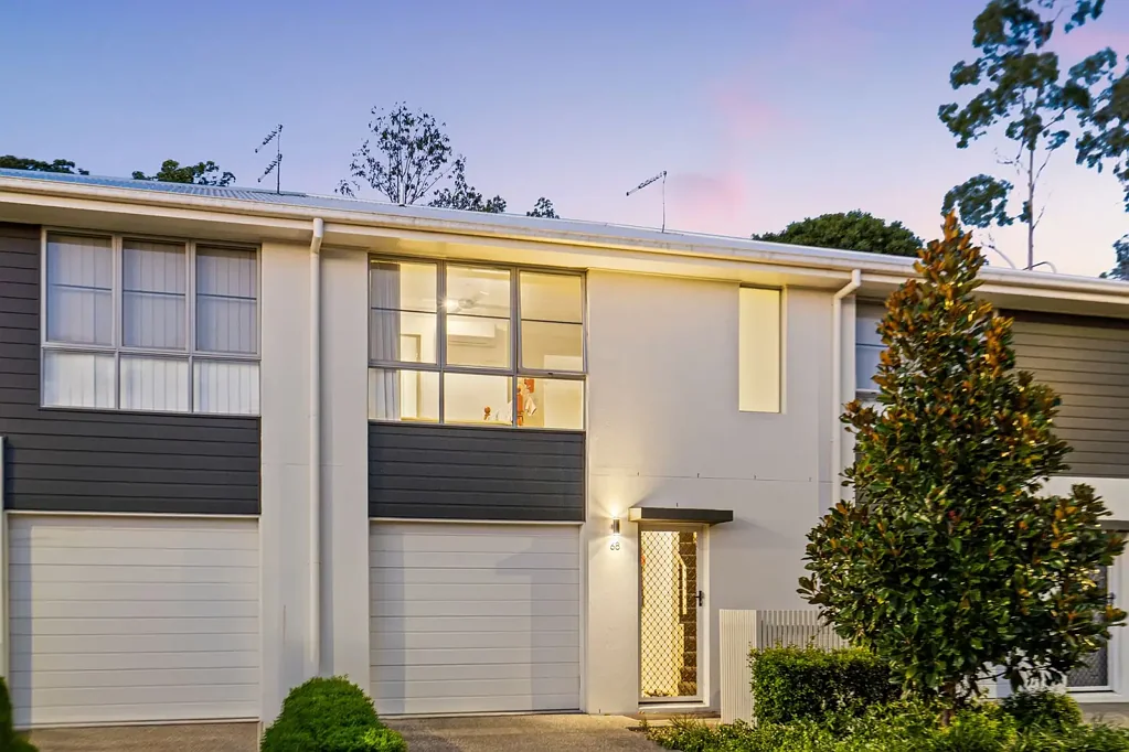 Redbank Plains 3침실 High-Growth Opportunity in Redbank Plains - Modern 3 Bedroom Townhouse with Strong Rental Return & Lifestyle Appeal