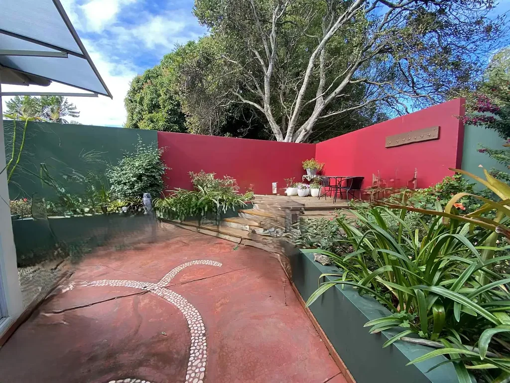 Nerang 3Kwarto Best in Complex – Ground Floor 3 Bed Apartment with Massive Courtyard Sanctuary