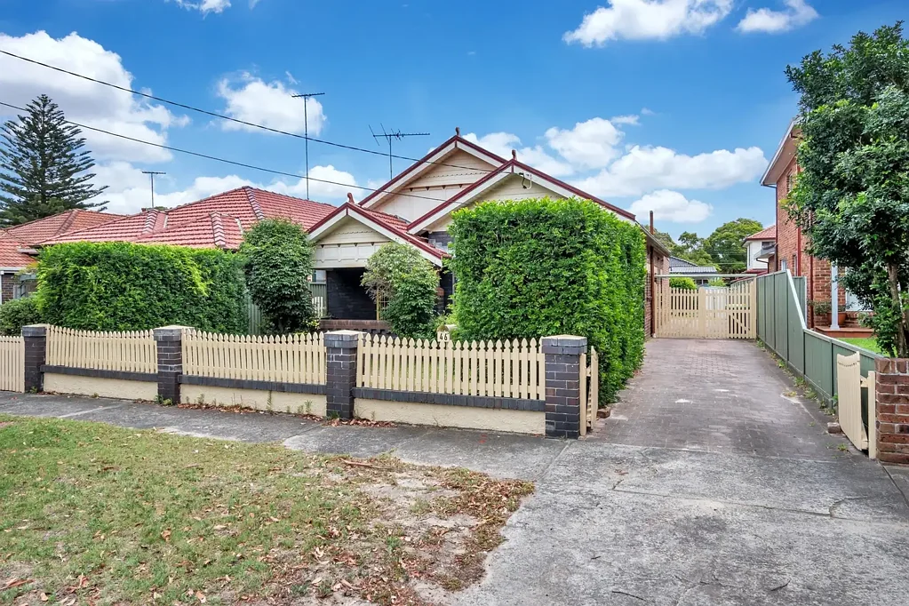 Spacious Freestanding Home in a Prime Kingsford Location