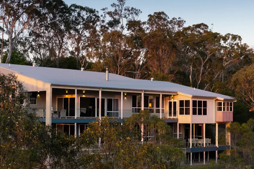 Middle Ridge 5ਬੈੱਡਰੂਮ Architectural Excellence with Breathtaking Escarpment Views