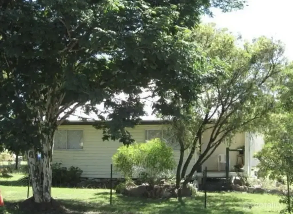 Esk 2Kwarto Calling all renovators - Tenanted 2-Bed Home in Historic Esk