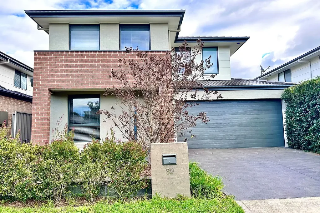 Modern 4 Bedroom Family Home with Spacious Living Room, Solar Panels & Double Garage!