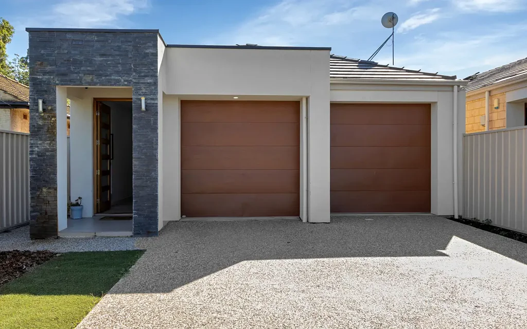 Findon 3房  Luxurious Easy Care Living with this One.......
