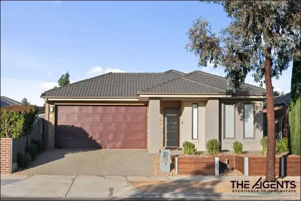 Modern 4-Bedroom Family Home in Prime Location!