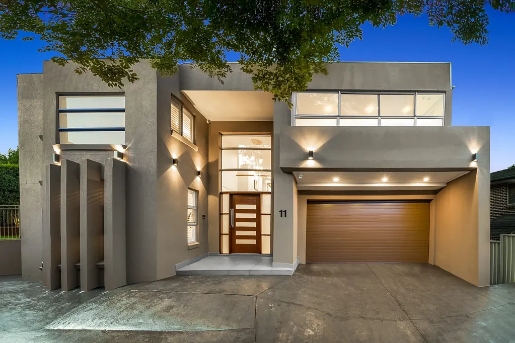 Beecroft 6房 长车道尽头的宁静私密 顶级地段生活便利 宏伟双层高入口 开阔空间多代同堂 精巧设计热门学区 Miele/Ilve高端厨房 悬空平台树荫草坪 电动门Bosch警报 Grand entertainer privately positioned in blue-ribbon locale