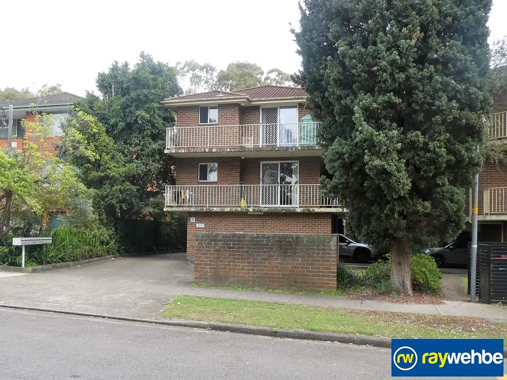 Only 5 minutes' walk to Western Sydney University, Parramatta CBD, cafes, restaurants, and public transport.
