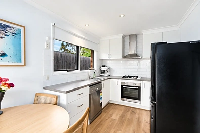 Kusina - 9 Lakes Drive, Sunbury, VIC 3429