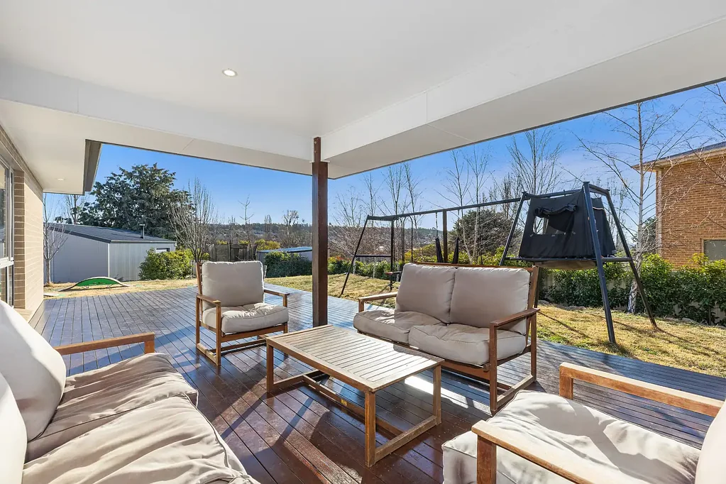 Cooma 4 Slaapkamer MODERN, LIGHT AND BRIGHT FAMILY HOME.