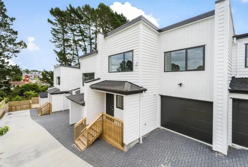 3 bedrooms, 3 Bathroom Town House