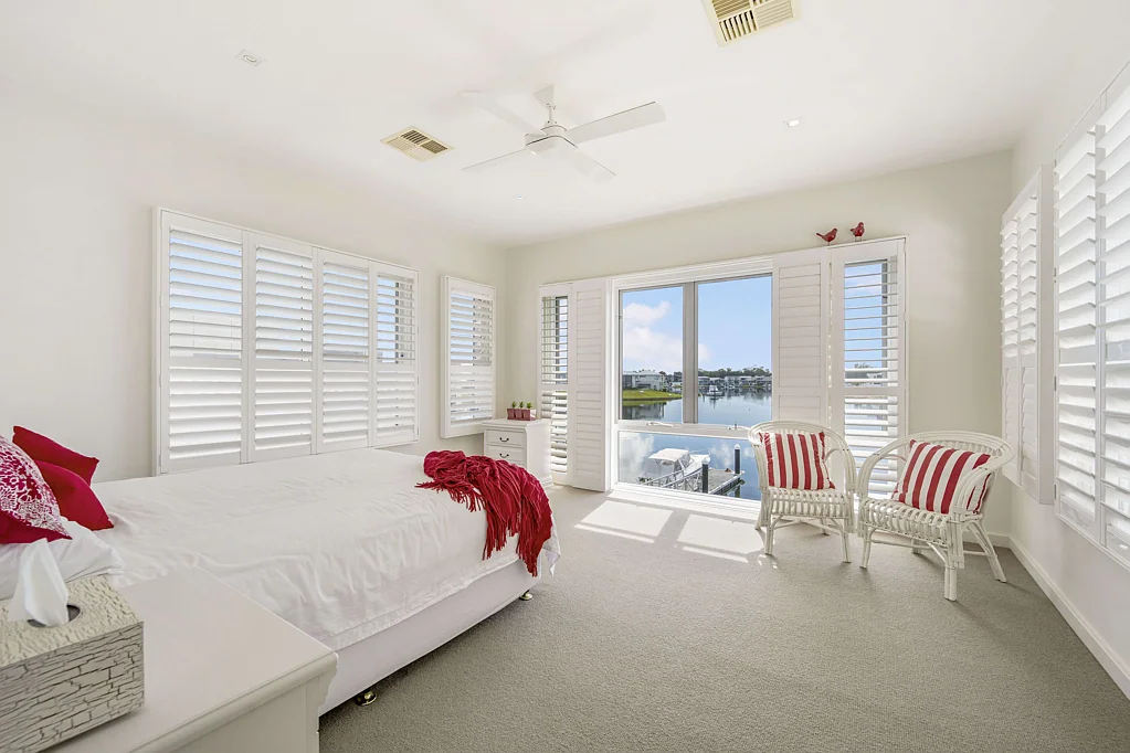 Port Macquarie 4ਬੈੱਡਰੂਮ AN ENVIABLE BROADWATER POSITION LOOKING TO NORTH HARBOUR