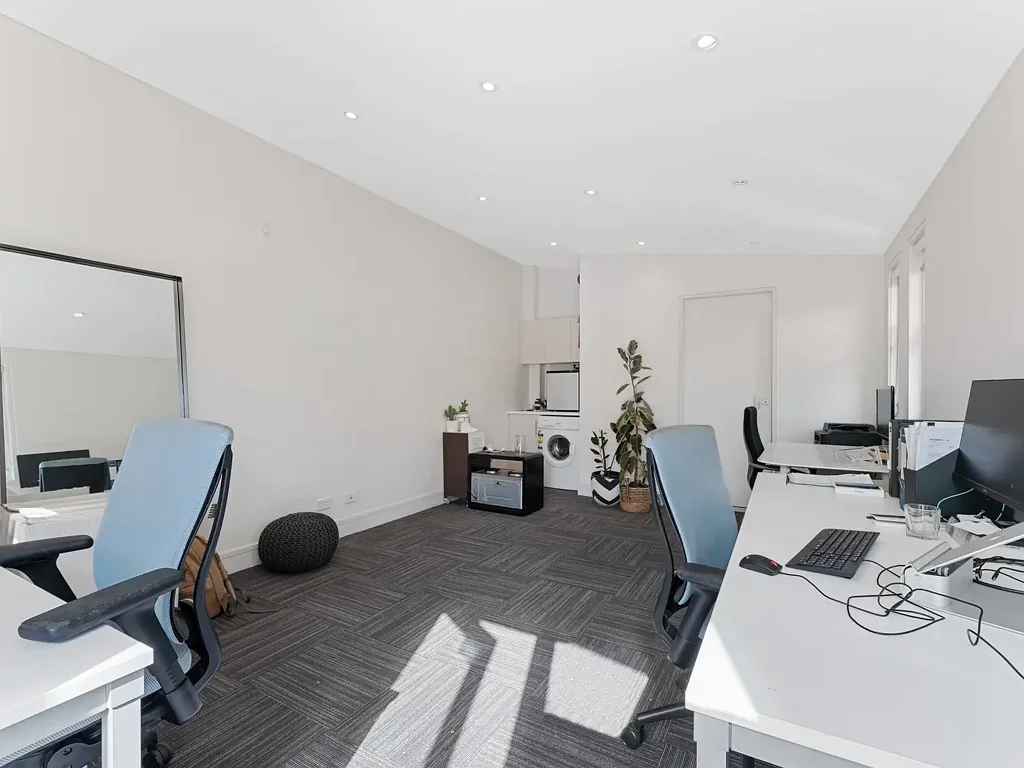 Live in the Heart of Paddington in this Stunning Studio Apartment.