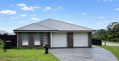 2 & 2a Stratford Avenue, Thornton, NSW 2322, 6 Schlafzimmer, 3 Badezimmer, Apartment
