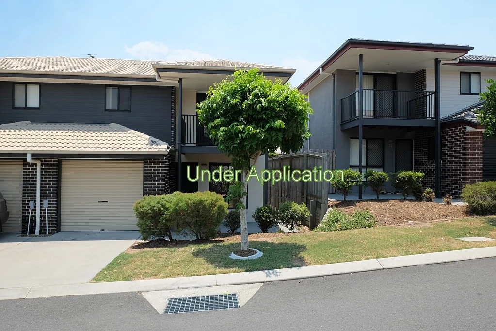 3 BEDROOM, 2 BATHROOM AIRCONDITIONED TOWNHOUSE - PERFECTLY LOCATED IN CENTRAL OXLEY