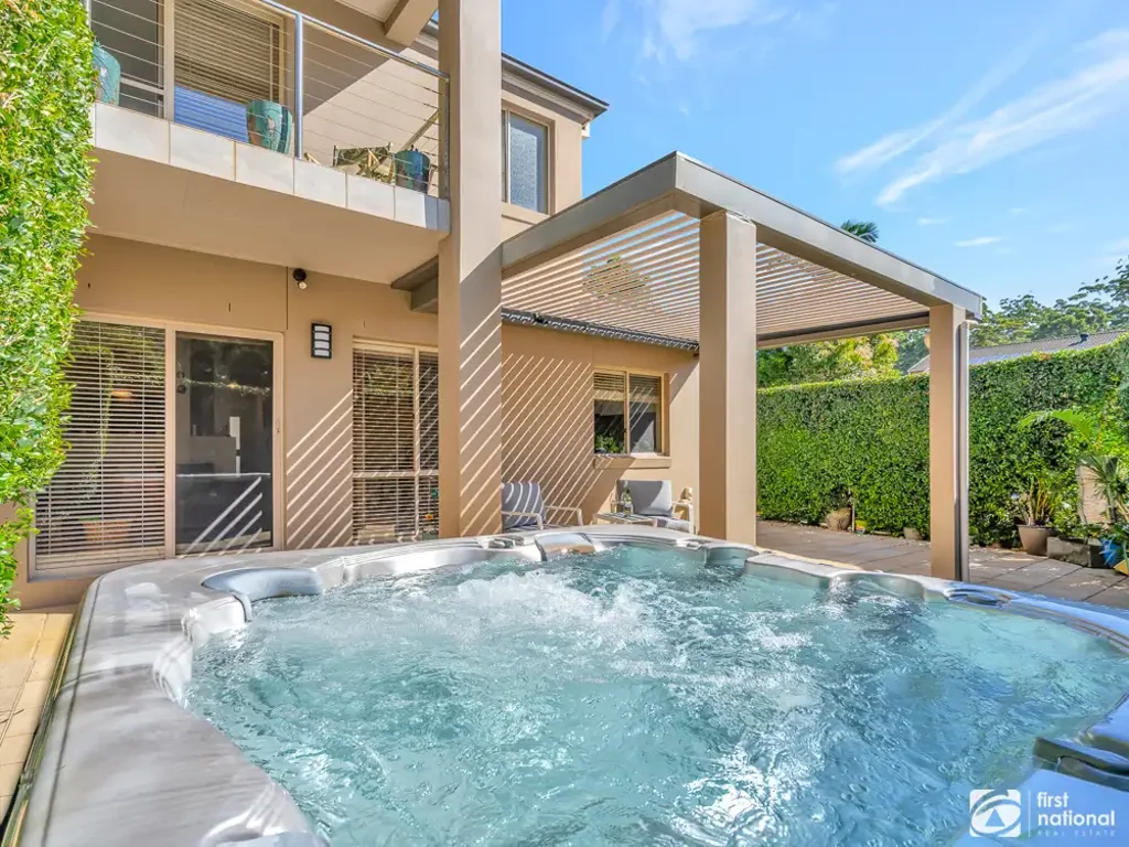 Korora 4 Bedroom Beautiful home - short walk to the beach