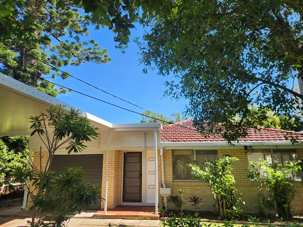 3 Bedroom House Within Walking Distance to the Water, Ready Now!