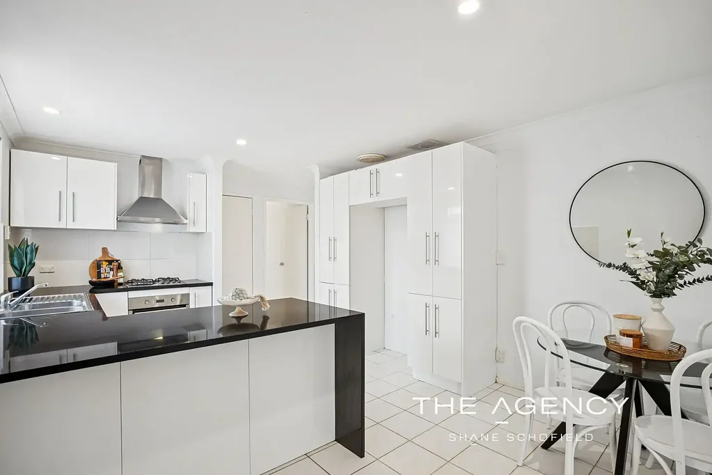 Midvale 4ਬੈੱਡਰੂਮ A Welcoming Midvale Classic with Room to Grow