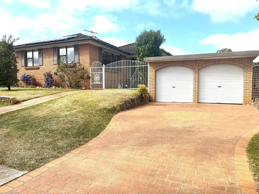 Great family home in great Minto location!!!