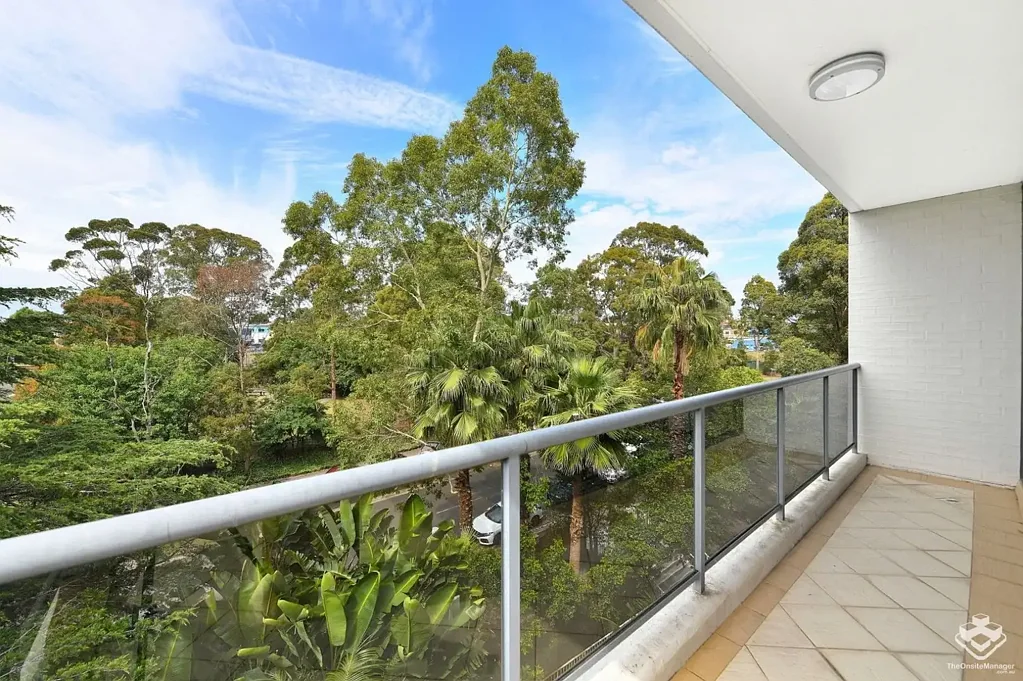 Waitara 2房 东南角高层视野 近新地毯 高天中央空调 宽敞厨餐 Smeg电器 主卧套间 停车位 游泳池 桑拿健身房 步行商圈学校 East south facing apartment with park view and more