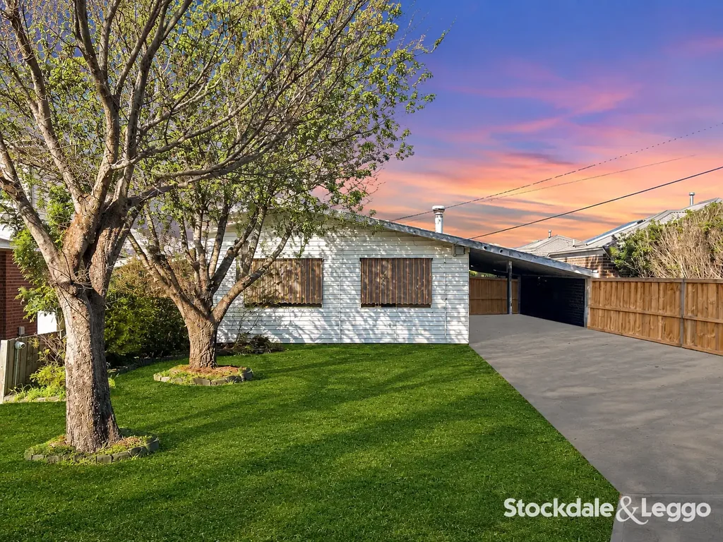 Laverton 5房 双重机遇 - 自住、投资或两者兼得，位于Laverton中心地带 Double the Opportunity - Live, Invest or Both in the Heart of Laverton