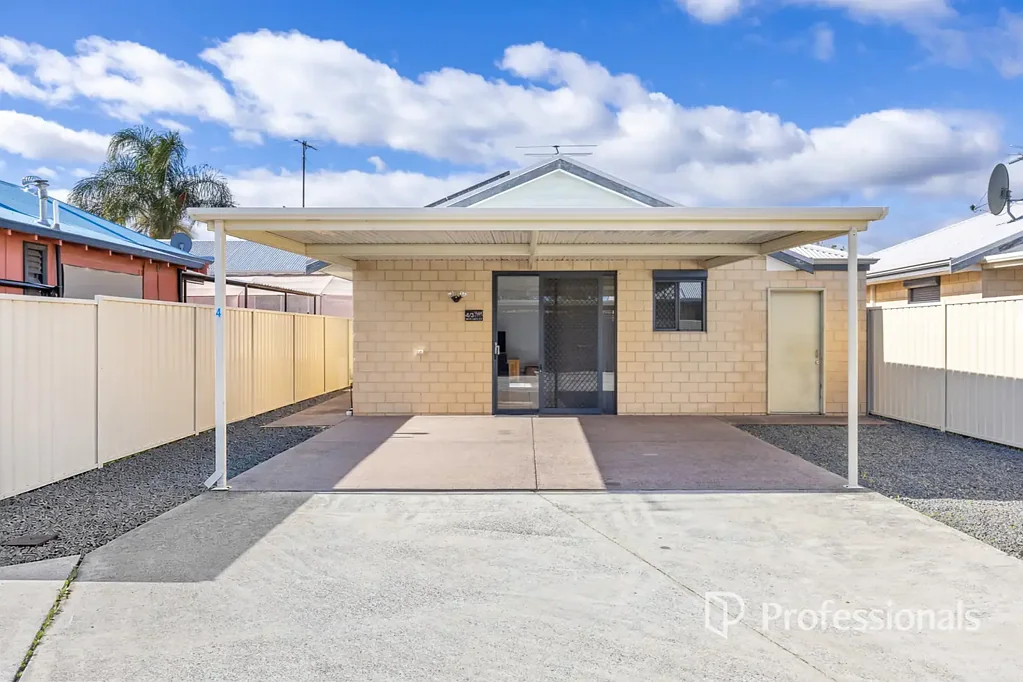 Carey Park 1Zimmer Comfort, Convenience & Low-Maintenance Living in a Peaceful Setting