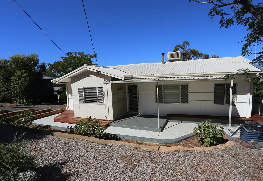 Kambalda East 4 Slaapkamer Investor Alert - Secure Lease Until July 2026 at $420 per Week!