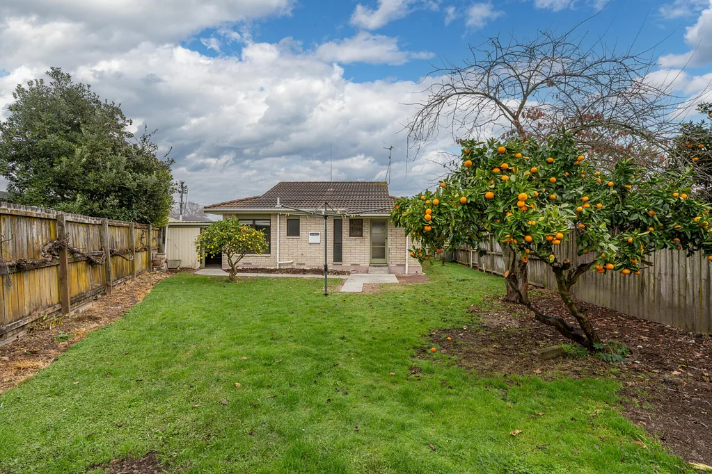 Chartwell 2Habitaciones Out-of-Town Owner Wants This Sold!