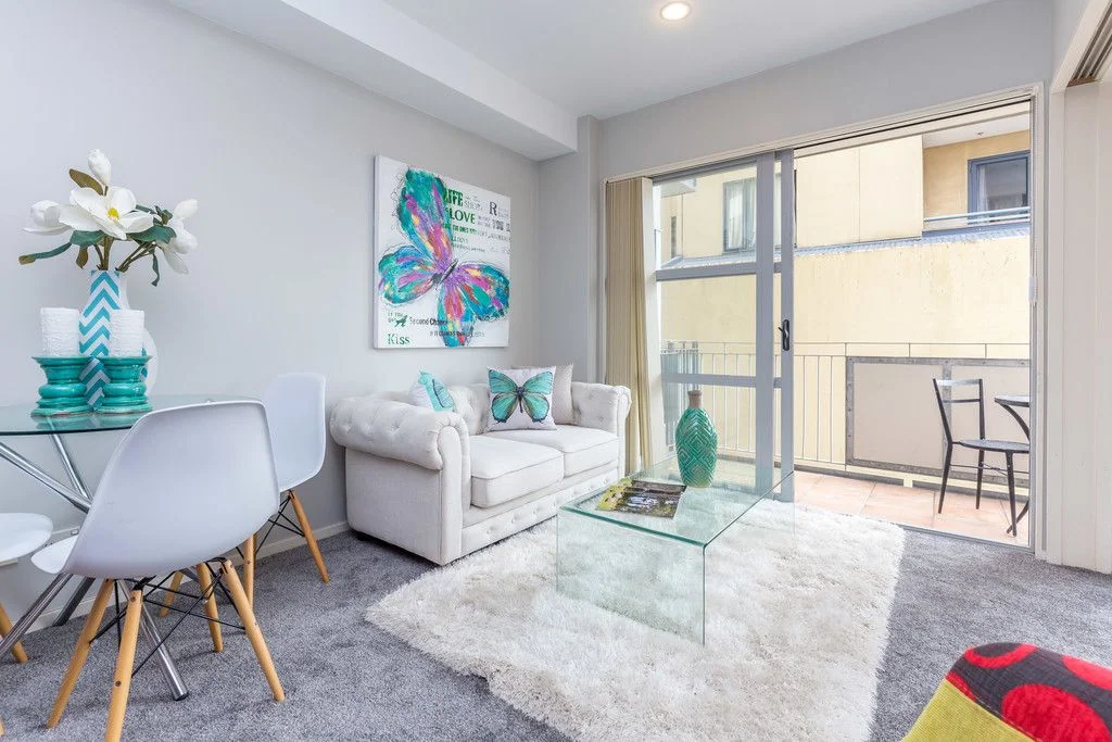 Furnished Corner Apartment with Balcony in the Heart of Auckland Central