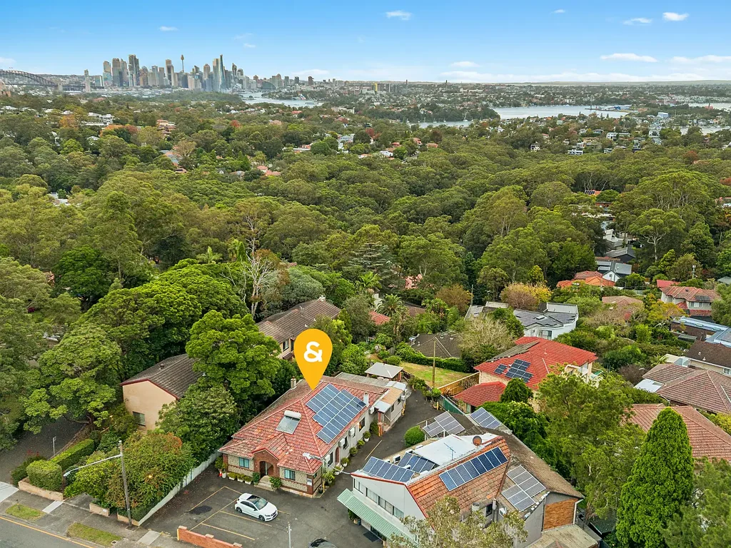 Greenwich 8ਬੈੱਡਰੂਮ Versatile Opportunity on 755sqm with R4 Zoning and Iconic Views
