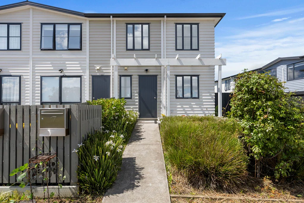 Papakura 3房  Cozy Corner Home – Reserve Views, Walkable Lif...