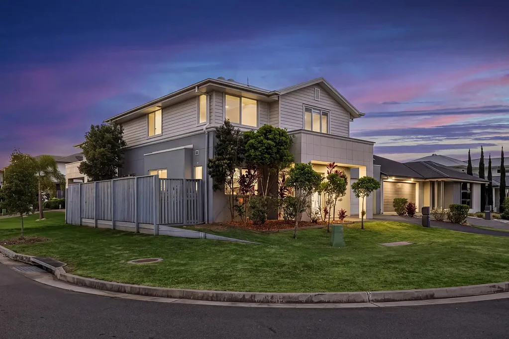 Helensvale 4Kwarto Contemporary Coastal Living - Premium Corner Position Opposite the Park