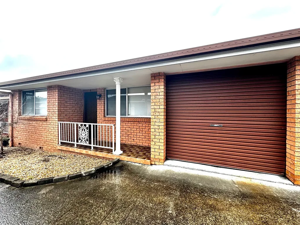 Freshy renovated Unit in ideal location