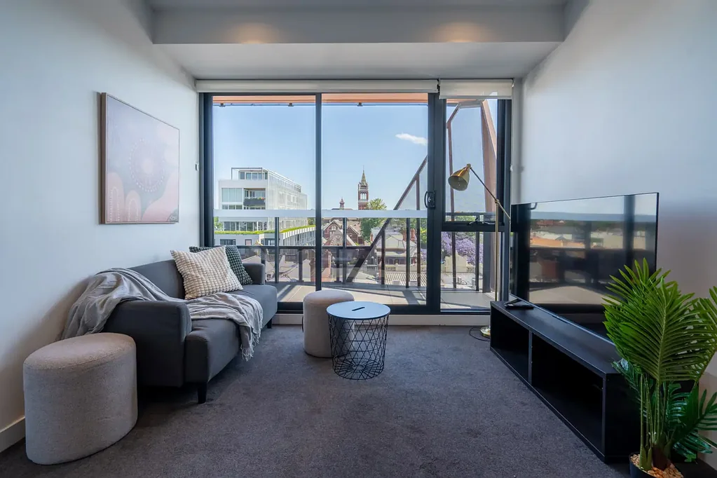 Hawthorn 2Zimmer Modern Living with Balcony & Unmatched Convenience in Hawthorn