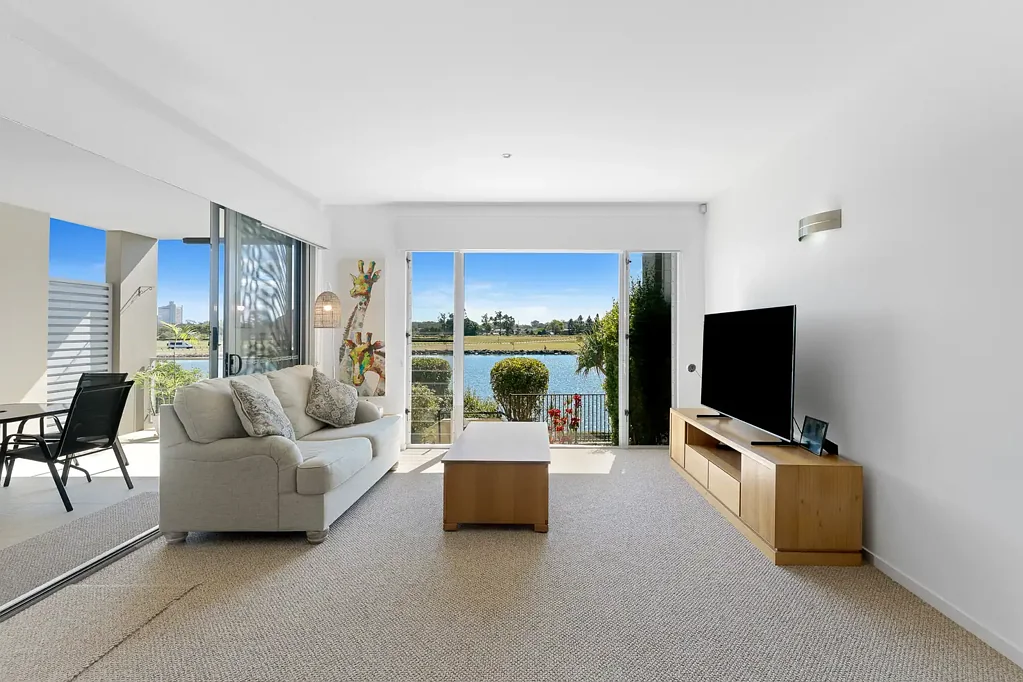 Carrara 2 Slaapkamer Urgent Sale Required: Seller relocating to assisted living - Must be sold!