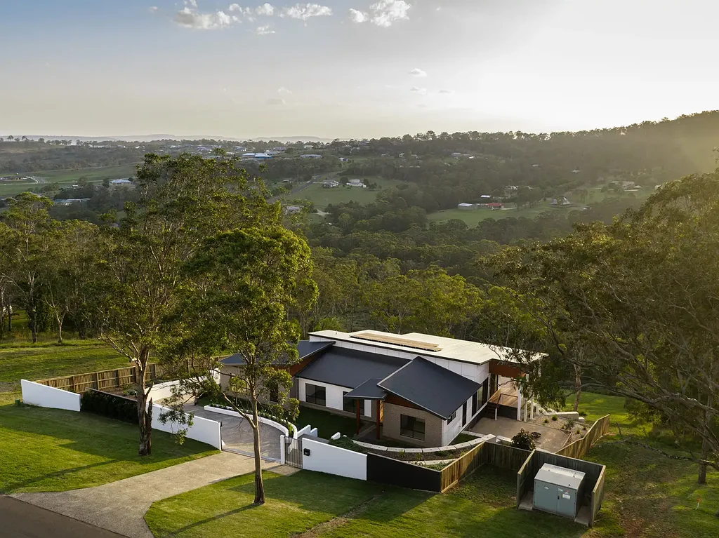 Mount Rascal 4कमरा Contemporary new build - acreage lifestyle with incredible rural views