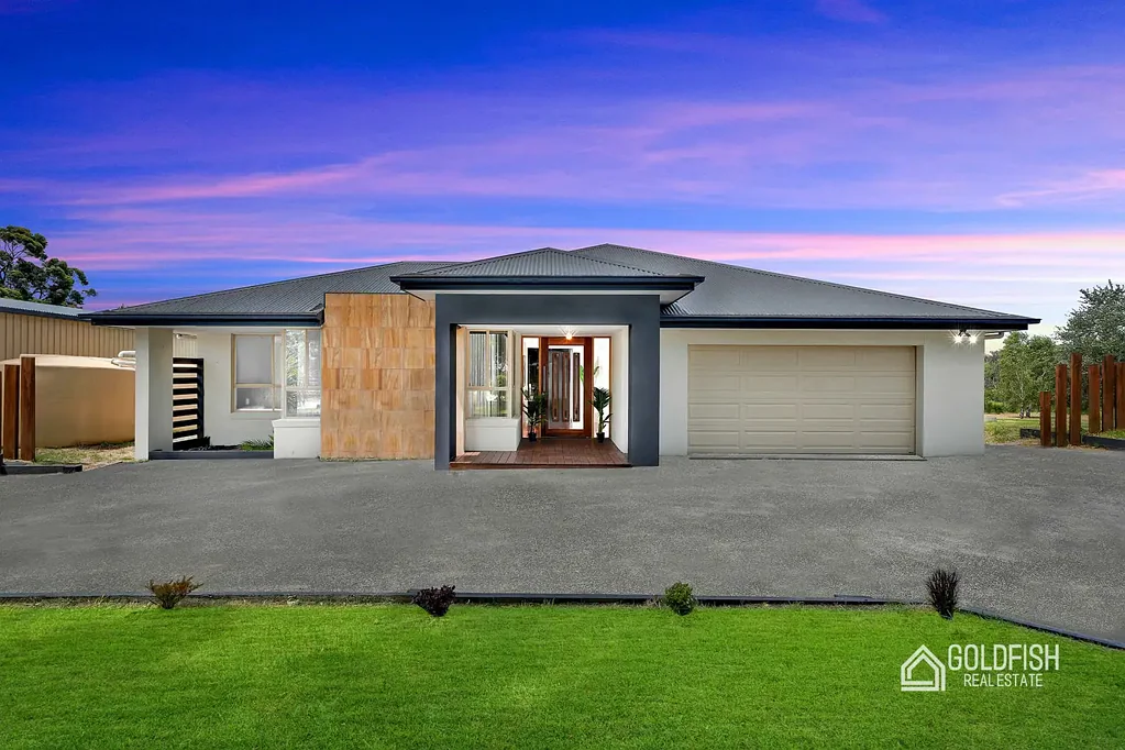 Tooradin 6 Bedroom Luxurious 6.5 Acres Property with Two House For Sale in Tooradin I Melbourne's South-East Gateway!!!